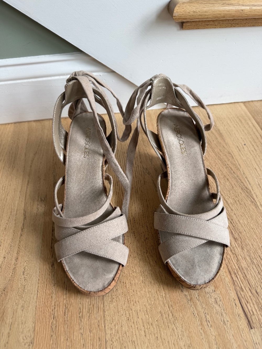 Aerosoles Light Tan Soft Wedge Heels Size 10